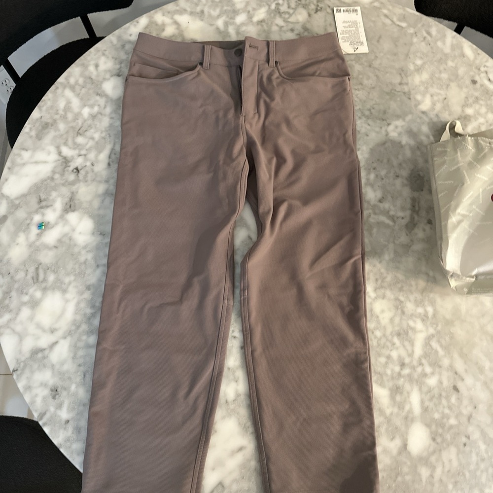 Lululemon men’s ABC crop pant